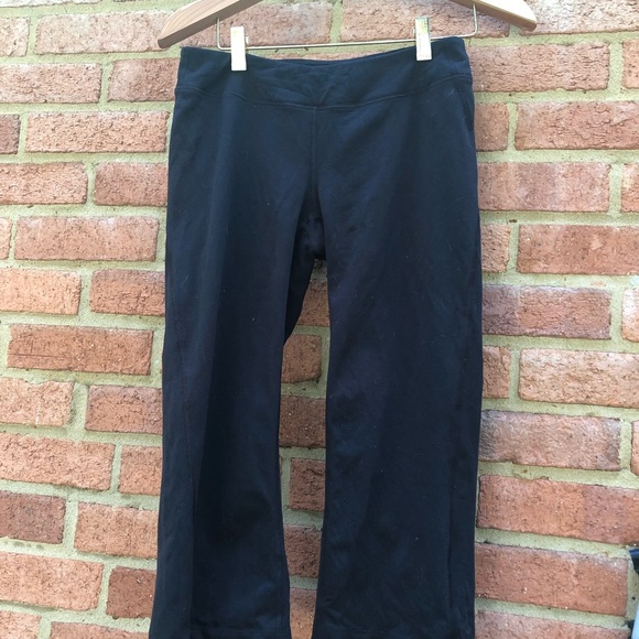 $6 add to bundle! Lucy black Lotus crops. Size small. - Picture 3 of 8